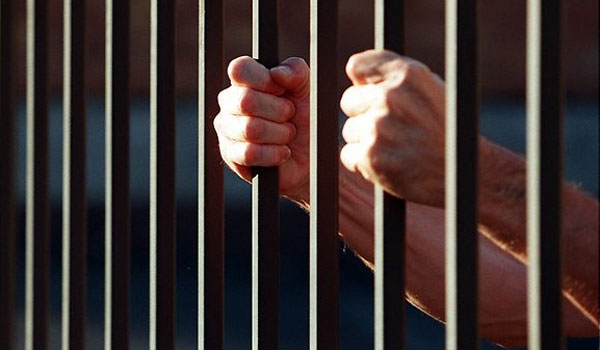 Trei bărbați reținuți pentru contrabandă după efectuarea a 9 percheziții domiciliare în Suceava și Zvoriștea