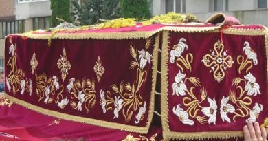 Cinstitele moaște ale Sfântului Mare Mucenic Ioan duse în procesiune la Mănăstirea Mirăuți, luni, 22 aprilie 2024. Vor rămâne până în seara zilei de 23 aprilie