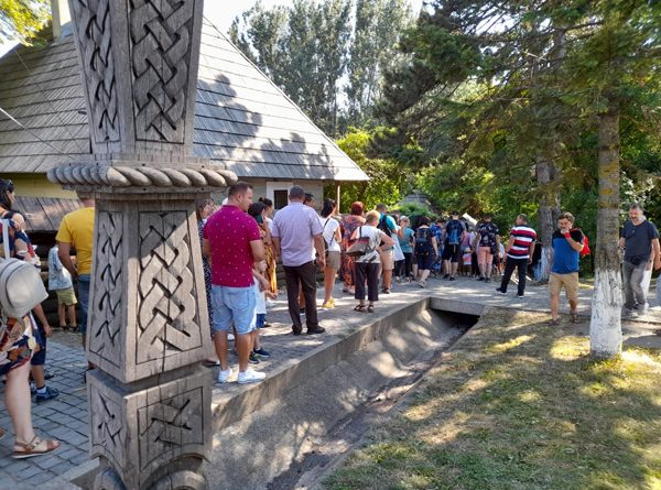 Look back rope Reporter 29 – 31 iulie 2022: peste 100 de meșteșugari, producători și anticari, la  Muzeul Satului Bucovinean, la cel mai mare târg de vară organizat vreodată!  Lume, lume…, hai la târg! | Peste