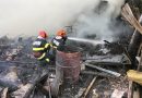Două gospodării distruse de un incendiu, la Zvoriștea. Doi bătrâni au suferit arsuri, unul a ajuns la spital