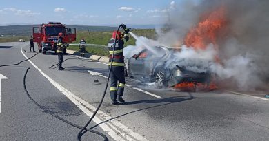 Un autoturism a ars în totalitate, pe centura ocolitoare a municipiului Suceava