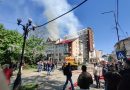 Oameni evacuați din două scări de bloc la Rădăuți, după ce a izbucnit un incendiu la acoperișul blocului